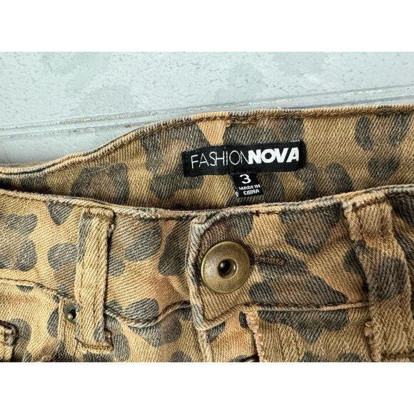 Fashion Nova Size 3 Womens Shorts Animal Print Button Fly Cut Off Distre… - Picture 2 of 3